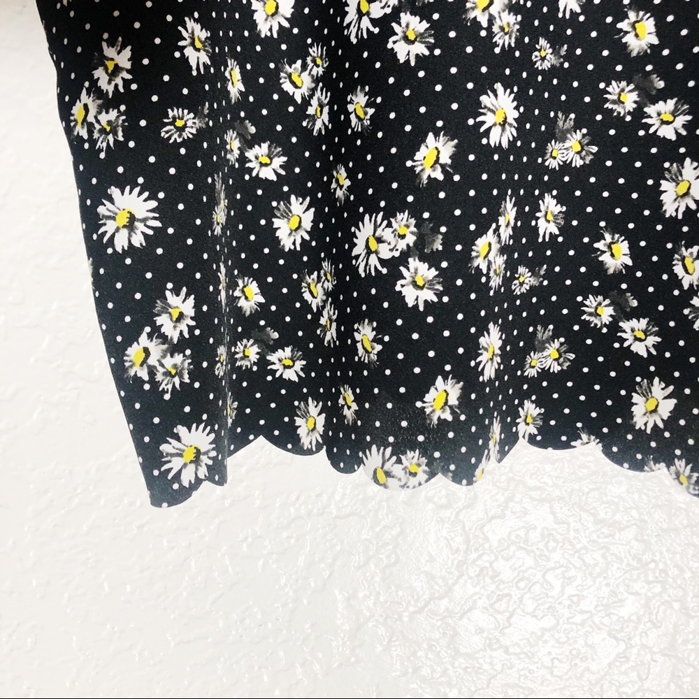 Daisy / Polka Dot Scalloped Top - Picture 2 of 3